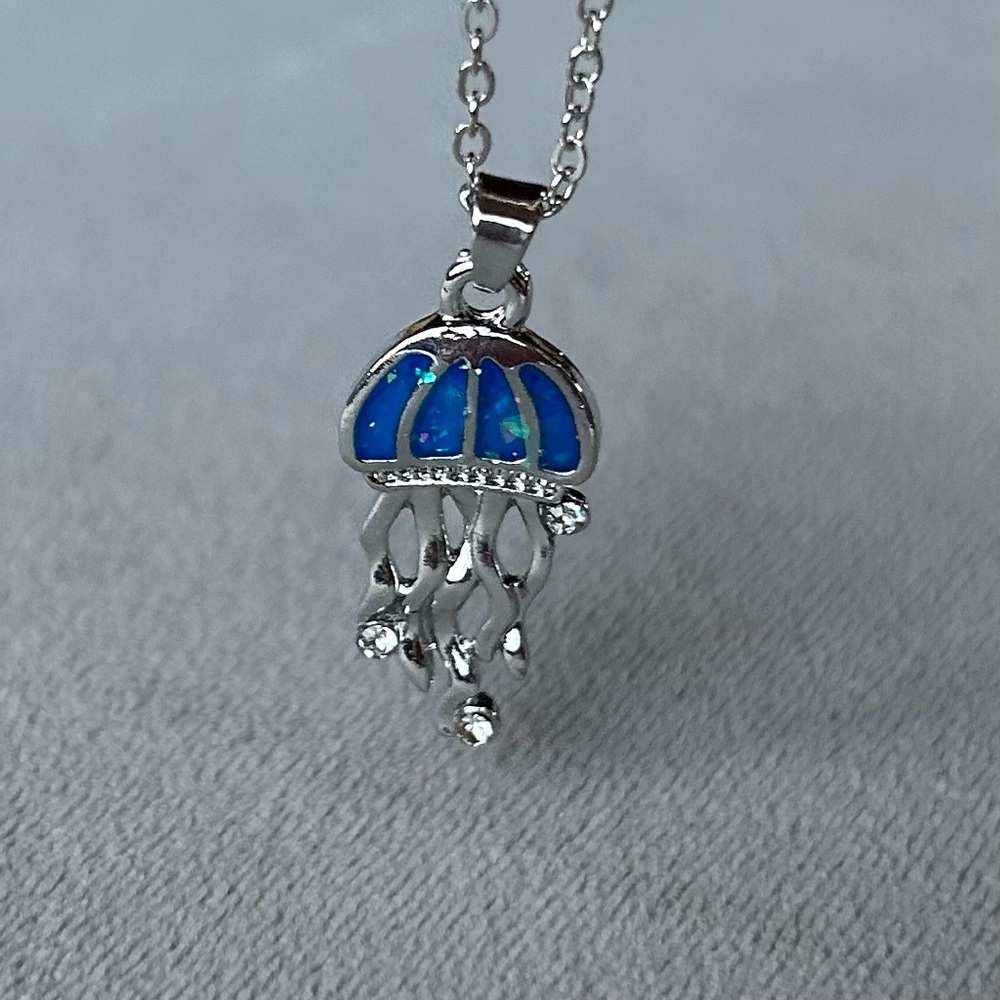 Jellyfish Pendant ~ Adjustable Necklace ~ Brand New!